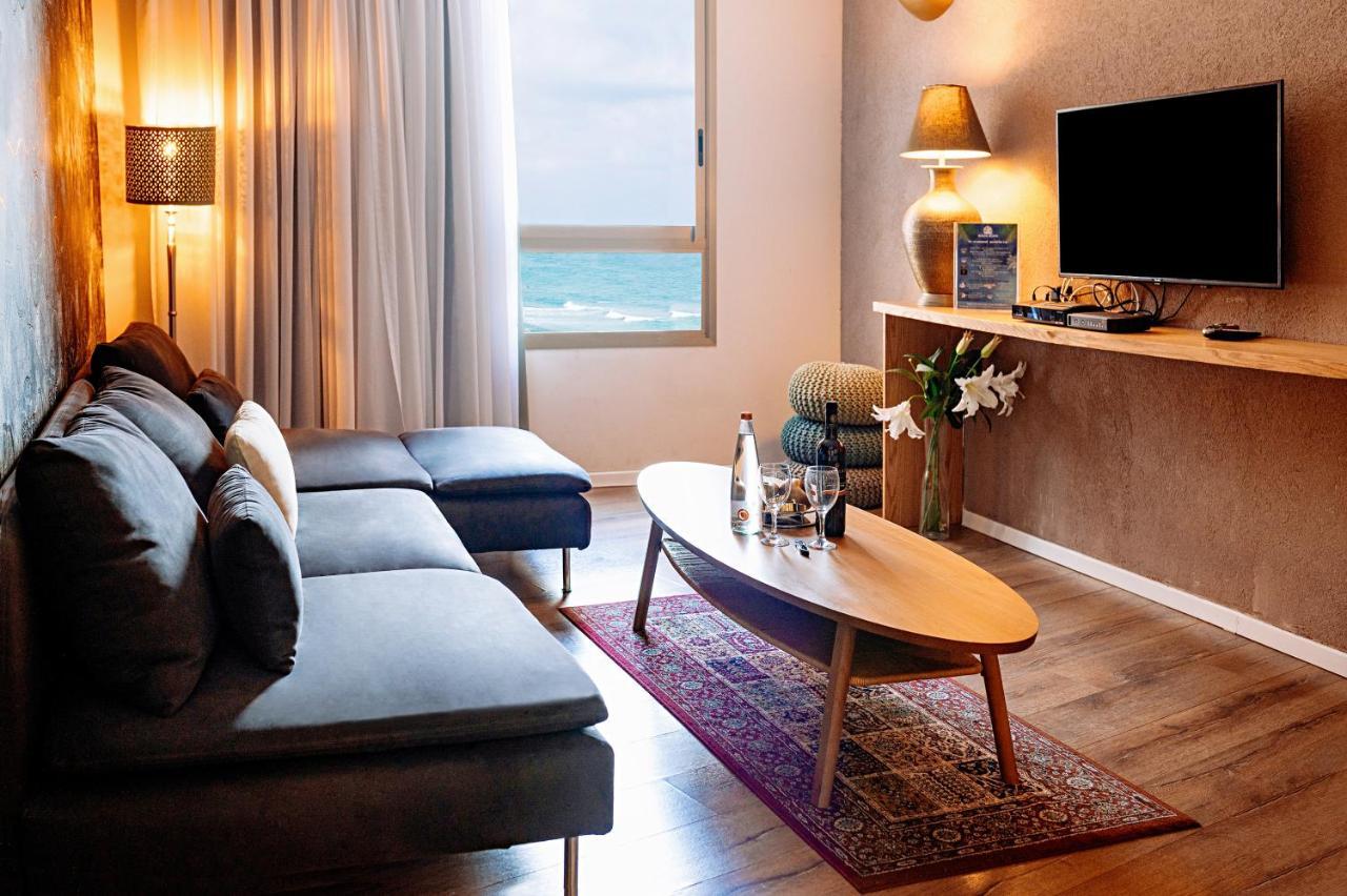 Almog Beach Apt Hotel מלון דירות אלמוג ביץ' Haifa Exterior photo