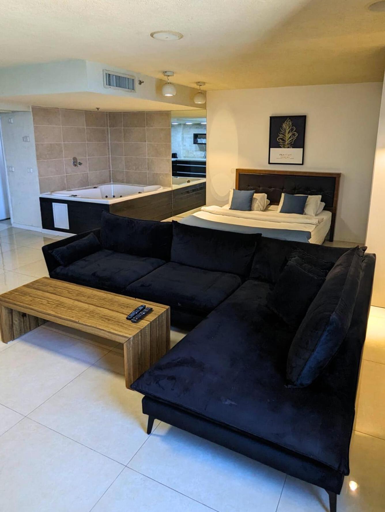 Almog Beach Apt Hotel מלון דירות אלמוג ביץ' Haifa Exterior photo